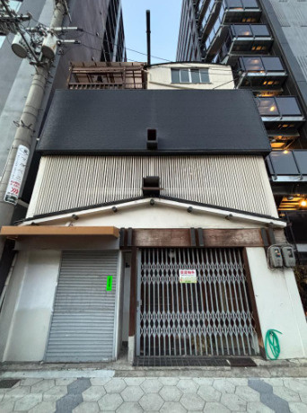 大阪市中央区千日前１丁目の店舗事務所