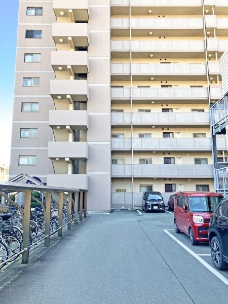 春日スカイマンション　１２階の外観|きれいにたもたれた共用部が印象的です