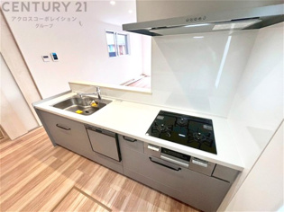 多数の調理器具を同時に使用でき、料理の効率化が可能。省エネで節約になり、様々な料理スタイルに適応できます。また、火力調整が独立しており、手入れや掃除もしやすく、今よりもっとお料理が楽しくなるかも。