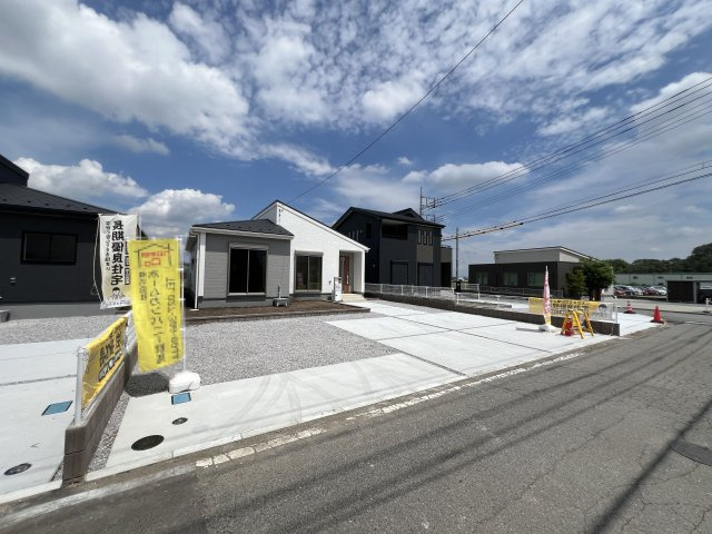 新築　甘楽郡甘楽町小川　Livele Garden.S　2号棟の前面道路含む現地写真|現地写真　南側接道幅員約4ｍ
