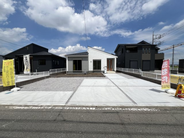 新築　甘楽郡甘楽町小川　Livele Garden.S　2号棟の駐車場|現地写真　駐車スペースは並列4台分可能です！
