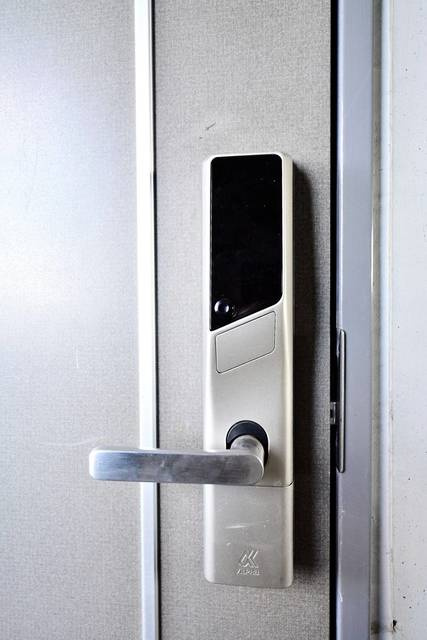 ロイヤルクレセントの玄関
