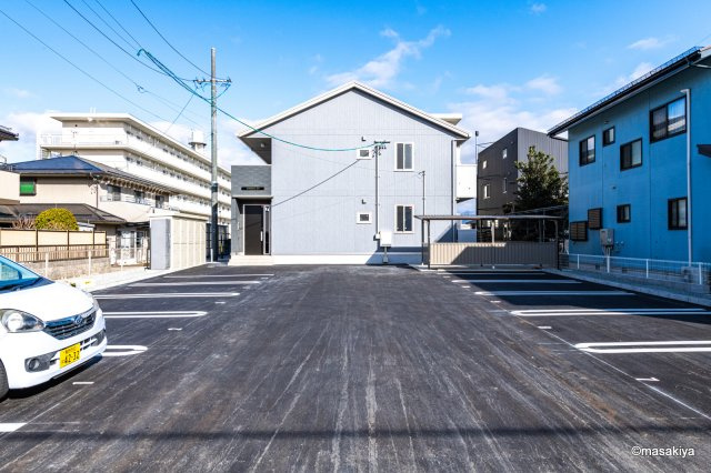 トリシア富竹の駐車場