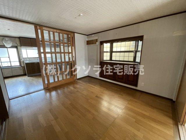 東町１丁目　中古一戸建てのキッチン|L8.0帖
■物件内覧・資金計画相談・住宅ローン相談、リフォーム相談、お問合せ受付中■
※当日・翌日のご内覧、ご相談はお電話でのお問合せがスムーズです！