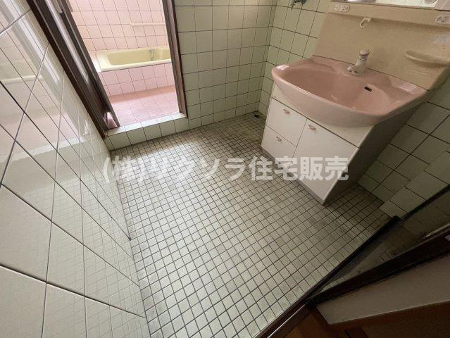 東町１丁目　中古一戸建ての脱衣所|■物件内覧・資金計画相談・住宅ローン相談、リフォーム相談、お問合せ受付中■
※当日・翌日のご内覧、ご相談はお電話でのお問合せがスムーズです！