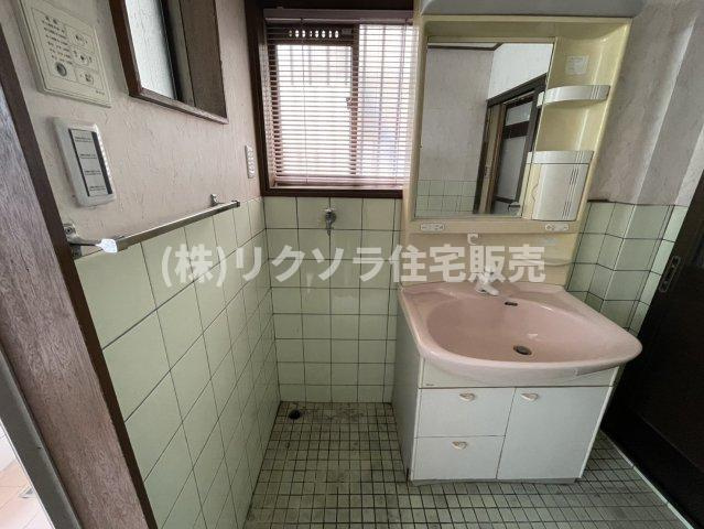 東町１丁目　中古一戸建てのランドリースペース|ドラム式も設置可能
■物件内覧・資金計画相談・住宅ローン相談、リフォーム相談、お問合せ受付中■
※当日・翌日のご内覧、ご相談はお電話でのお問合せがスムーズです！