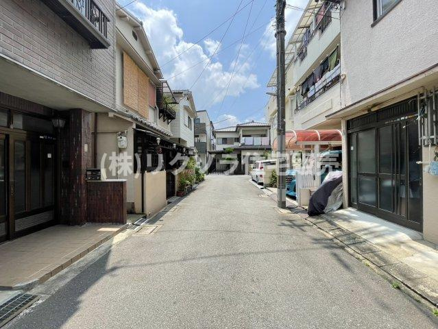 東町１丁目　中古一戸建ての前面道路含む現地写真|■物件内覧・資金計画相談・住宅ローン相談、リフォーム相談、お問合せ受付中■
※当日・翌日のご内覧、ご相談はお電話でのお問合せがスムーズです！