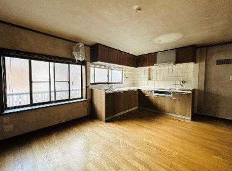 東町１丁目　中古一戸建てのキッチン|LDK9.0帖
■物件内覧・資金計画相談・住宅ローン相談、リフォーム相談、お問合せ受付中■
※当日・翌日のご内覧、ご相談はお電話でのお問合せがスムーズです！