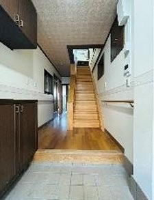 東町１丁目　中古一戸建ての玄関|シューズボックス
■物件内覧・資金計画相談・住宅ローン相談、リフォーム相談、お問合せ受付中■
※当日・翌日のご内覧、ご相談はお電話でのお問合せがスムーズです！