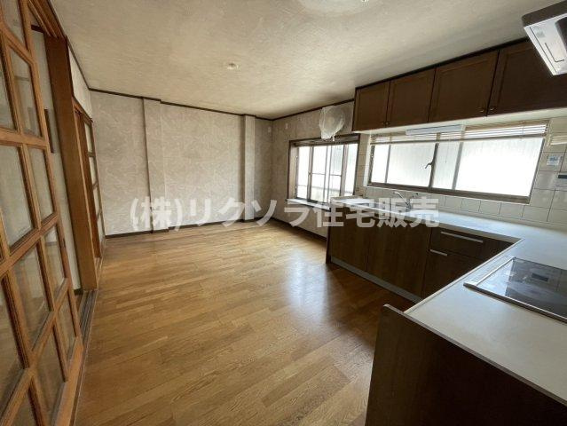 東町１丁目　中古一戸建ての居間・リビング|DK9.0帖
■物件内覧・資金計画相談・住宅ローン相談、リフォーム相談、お問合せ受付中■
※当日・翌日のご内覧、ご相談はお電話でのお問合せがスムーズです！