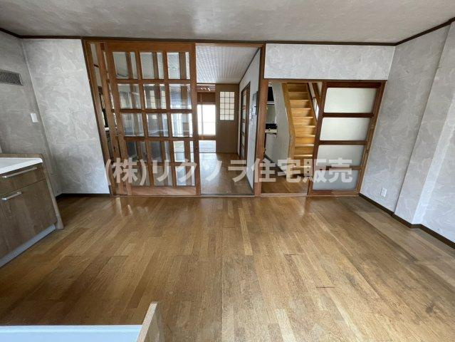 東町１丁目　中古一戸建ての居間・リビング|DK9.0帖
■物件内覧・資金計画相談・住宅ローン相談、リフォーム相談、お問合せ受付中■
※当日・翌日のご内覧、ご相談はお電話でのお問合せがスムーズです！