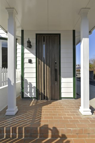 岡山市東区城東台西　中古戸建の玄関