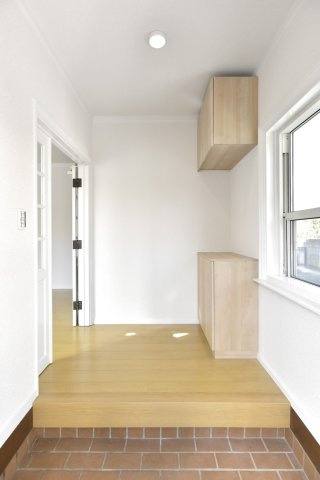 岡山市東区城東台西　中古戸建の玄関