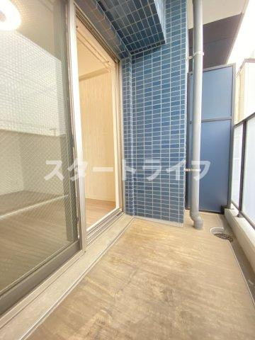 大阪市淀川区西三国２丁目の賃貸マンションのバルコニー