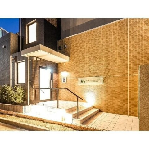 ウェルスクエアイズム下北沢のエントランス