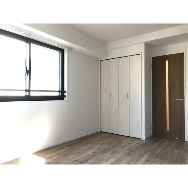 ウェルスクエアイズム下北沢の居間・リビング