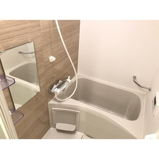 ウェルスクエアイズム下北沢の浴室