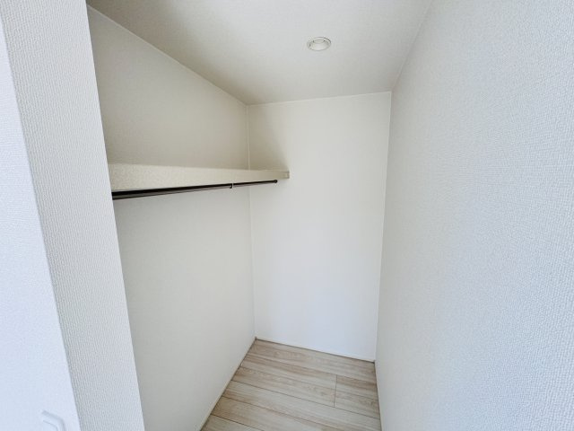 市川市宮久保２丁目新築戸建【百合台小学校:徒歩８分】の収納|7.75帖寝室・ウォークインクローゼット