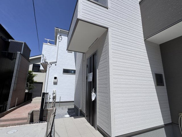 市川市宮久保２丁目新築戸建【百合台小学校:徒歩８分】のエントランス|エントランス・玄関ポーチ