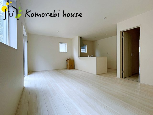 蓮田市西新宿　新築一戸建て　リーブルガーデン　03の居間・リビング|おしゃれな居間です