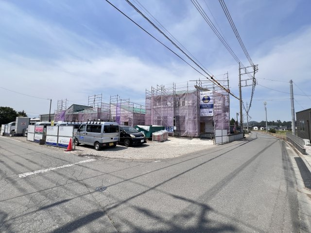 新築　甘楽郡甘楽町小川　Livele Garden.S　3号棟の前面道路含む現地写真|現地写真　南側接道幅員約4ｍ　東側接道幅員約4.7ｍ