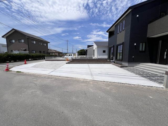 新築　甘楽郡甘楽町小川　Livele Garden.S　3号棟の駐車場|現地写真　駐車スペースは並列4台分可能です！

