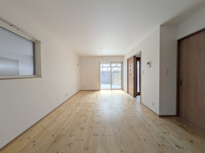 【居間・リビング】 | 広島市南区堀越２丁目　中古戸建