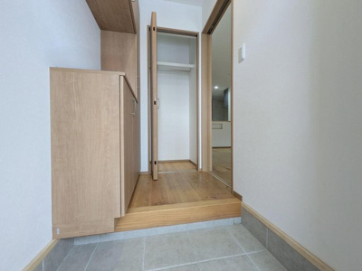 【玄関】 | 広島市南区堀越２丁目　中古戸建