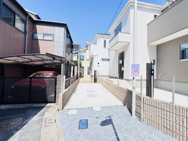 市川市宮久保２丁目新築戸建【百合台小学校:８分】の駐車場|2号棟駐車スペース