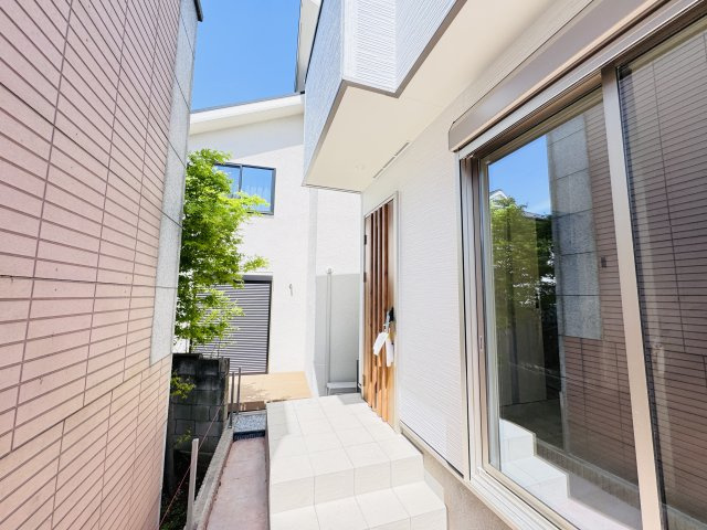 市川市宮久保２丁目新築戸建【百合台小学校:８分】のエントランス|エントランス・玄関ポーチ