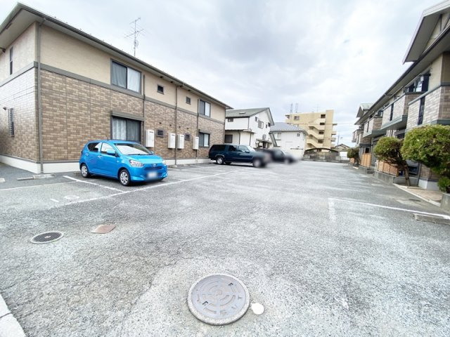 グランシャリオBの駐車場|敷地内駐車場！