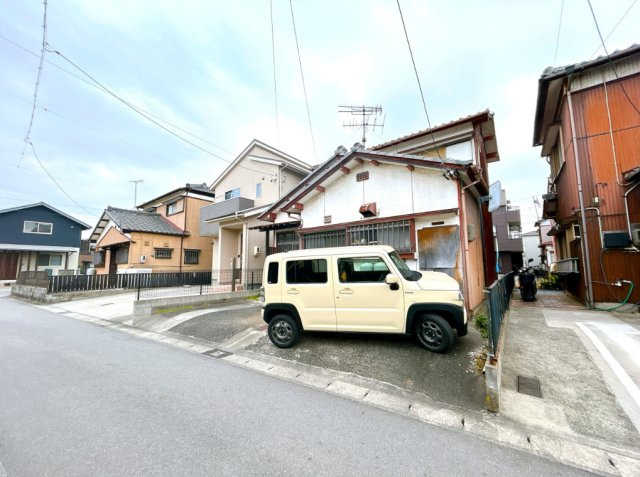 碧南市東山町４丁目の駐車場