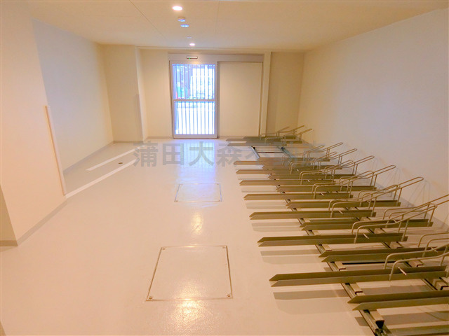 コヌ　ブリーズ蒲田のその他共用部分|屋根付きラック式の駐輪場