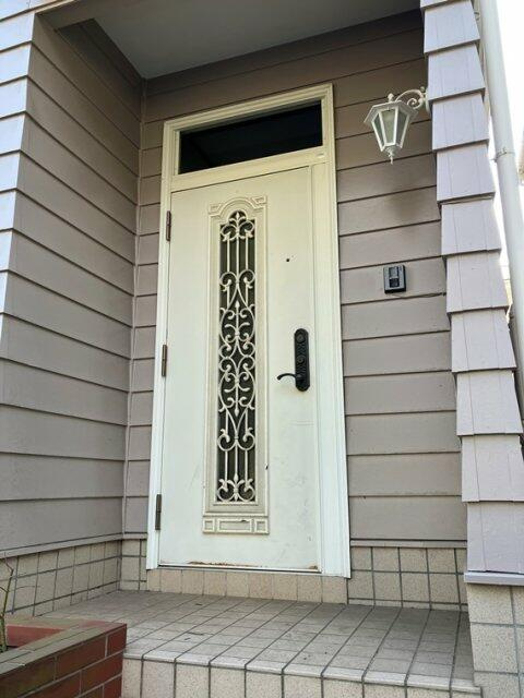 多摩市落合４丁目の一戸建てのエントランス