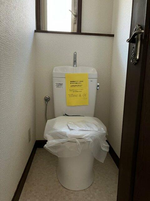 多摩市落合４丁目の一戸建てのトイレ