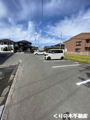 【駐車場】 | ファミール山岡　C棟 | 駐車スペースもあります