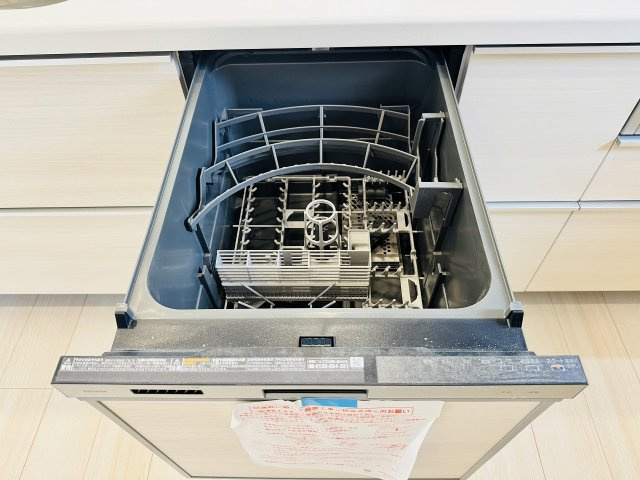 八王子市　北野台　新築一戸建てのキッチン|～食洗機付き　食事後の食器洗いはお任せ、家族でゆっくりとくつろげます～