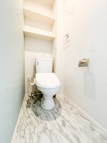 ラ・ルーチェのトイレ|嬉しい温水洗浄便座付き♪