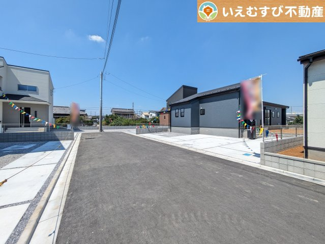 Livele Garden.S　上里町七本木第6の前面道路含む現地写真|整備されたばかりの綺麗な6ｍ道路
ゆとりの6ｍ道路に面しているのでお車の駐車も楽々、すれ違える広さが嬉しい！
