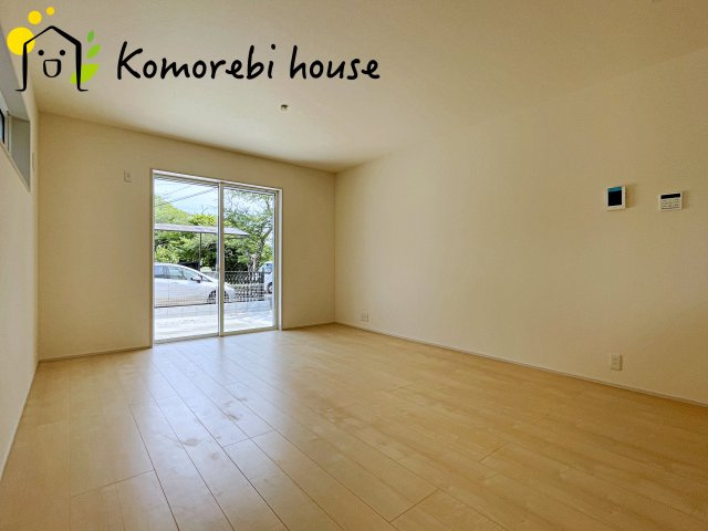 蓮田市西新宿　新築一戸建て　リーブルガーデン　04の居間・リビング|26.6.1　撮影済み