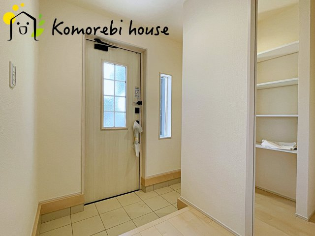 蓮田市西新宿　新築一戸建て　リーブルガーデン　04の玄関|26.6.1　撮影済み