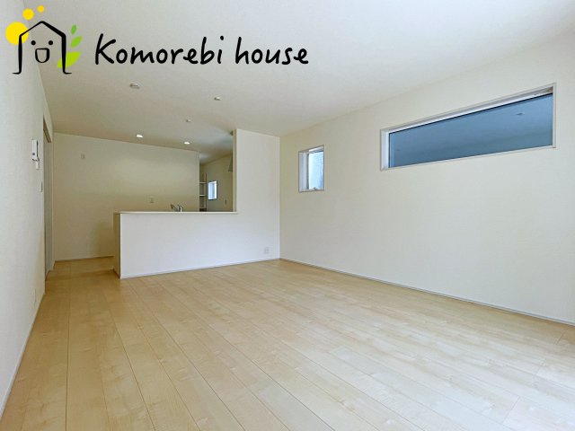 蓮田市西新宿　新築一戸建て　リーブルガーデン　04の居間・リビング|26.6.1　撮影済み