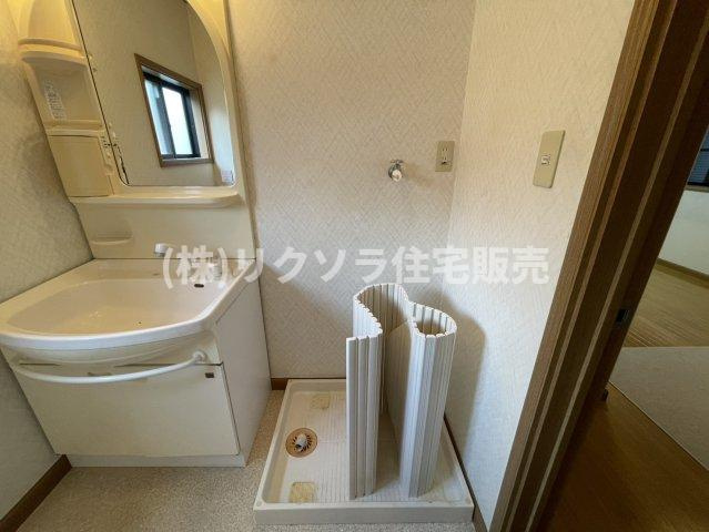 東町1丁目　中古一戸建てのランドリースペース|ドラム式も設置可能
■物件内覧・資金計画相談・住宅ローン相談、リフォーム相談、お問合せ受付中■
※当日・翌日のご内覧、ご相談はお電話でのお問合せがスムーズです！