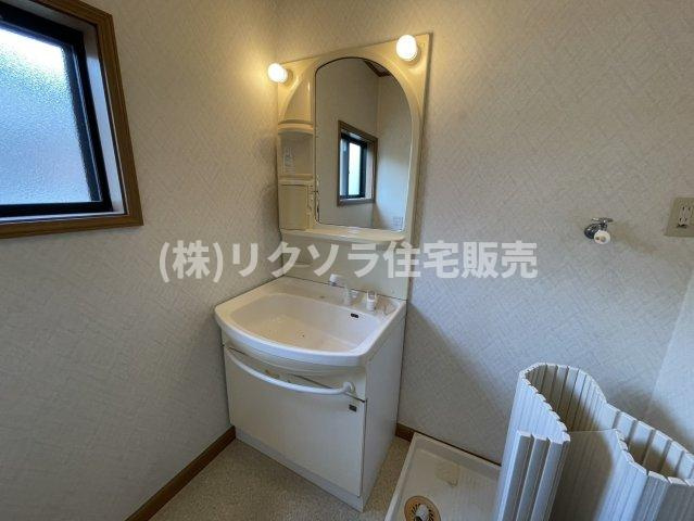 東町1丁目　中古一戸建ての独立洗面台|■物件内覧・資金計画相談・住宅ローン相談、リフォーム相談、お問合せ受付中■
※当日・翌日のご内覧、ご相談はお電話でのお問合せがスムーズです！