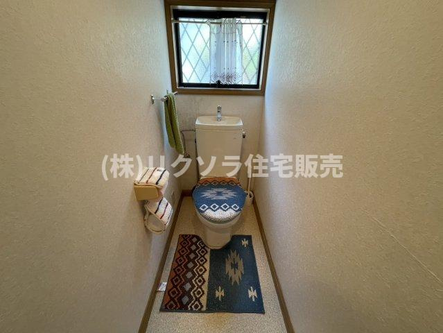 東町1丁目　中古一戸建てのトイレ|温水洗浄便座付き
■物件内覧・資金計画相談・住宅ローン相談、リフォーム相談、お問合せ受付中■
※当日・翌日のご内覧、ご相談はお電話でのお問合せがスムーズです！
