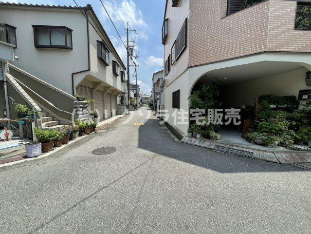 東町1丁目　中古一戸建ての前面道路含む現地写真|■物件内覧・資金計画相談・住宅ローン相談、リフォーム相談、お問合せ受付中■
※当日・翌日のご内覧、ご相談はお電話でのお問合せがスムーズです！