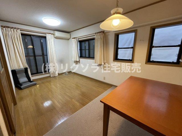 東町1丁目　中古一戸建ての居間・リビング|■物件内覧・資金計画相談・住宅ローン相談、リフォーム相談、お問合せ受付中■
※当日・翌日のご内覧、ご相談はお電話でのお問合せがスムーズです！