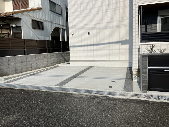 リバーサイド夙川東の駐車場