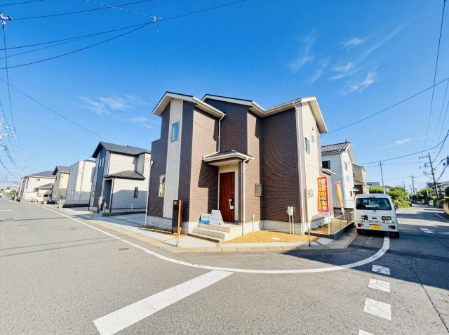 新築　前橋市後家町全2棟　Blooming　Garden　１号棟の前面道路含む現地写真|現地写真　北側接道幅員約4.9ｍ　東側接道幅員約6ｍ
