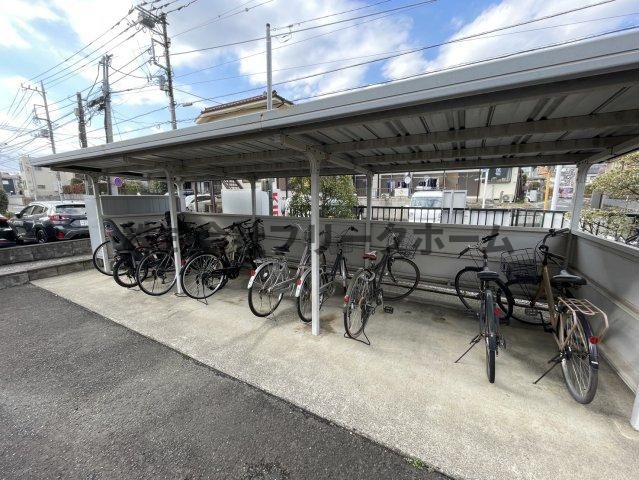 小金井市前原町３丁目の賃貸マンションの駐車場